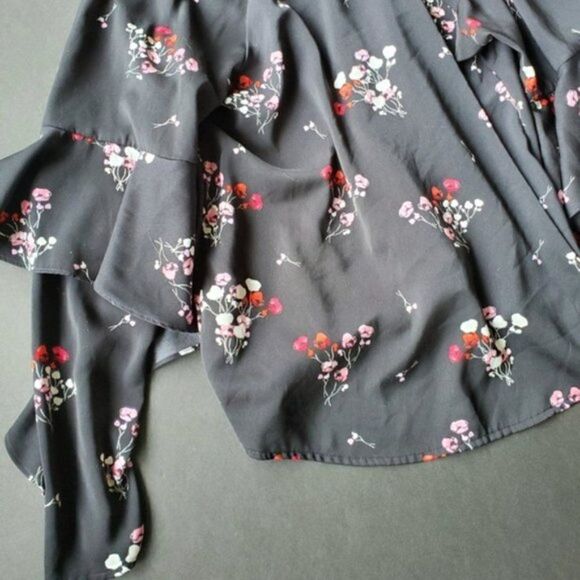 šExpressĀ BlackāandāFloralāBlouse - Picture 8 of 8